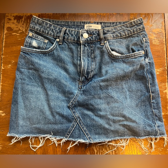 Dresses & Skirts - Denim skirt XS